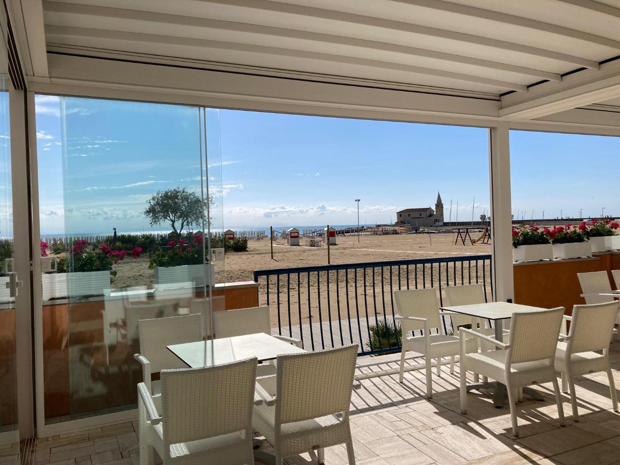 Hotel Giacomazzo Каорле Экстерьер фото