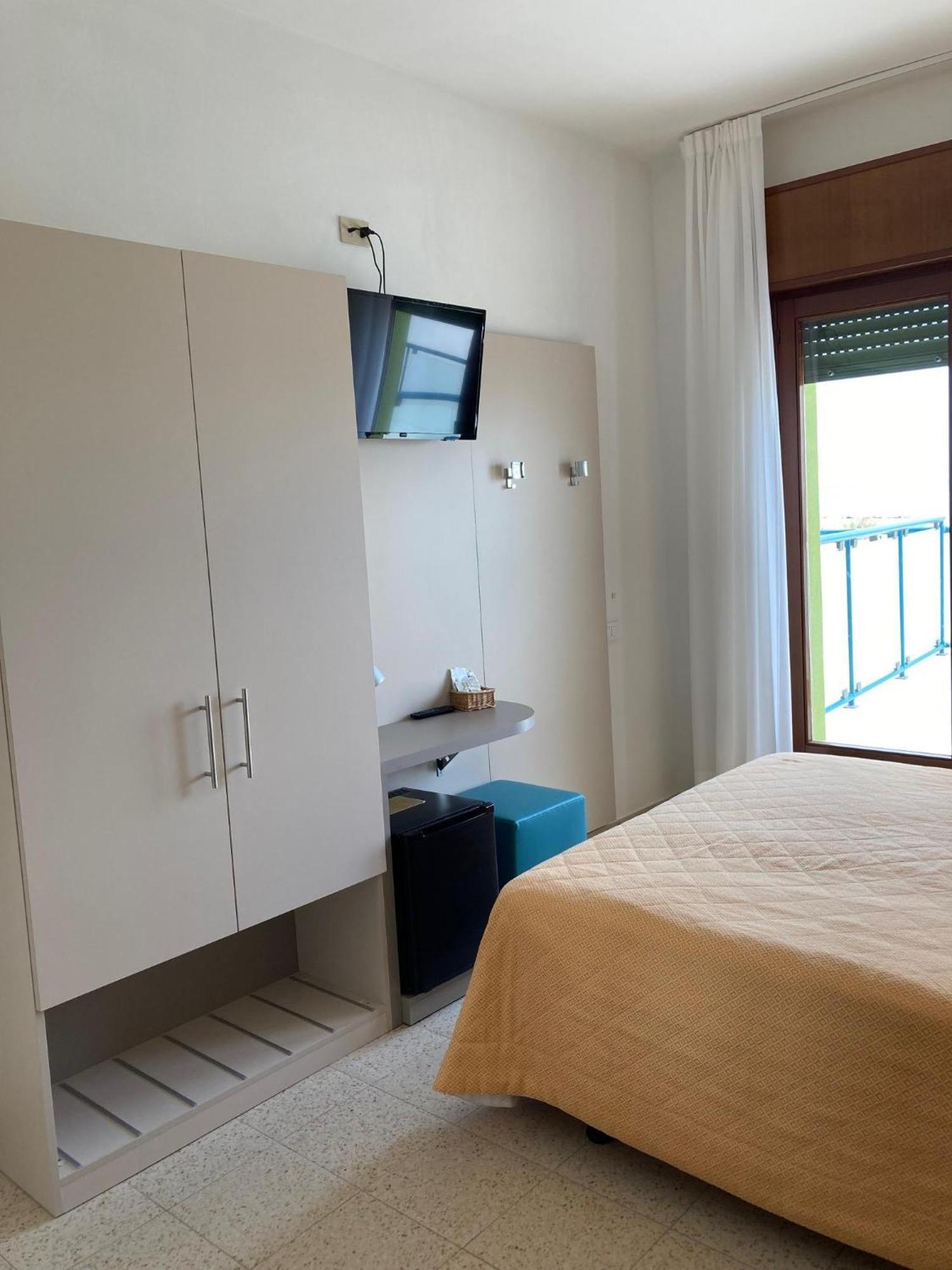 Hotel Giacomazzo Каорле Экстерьер фото