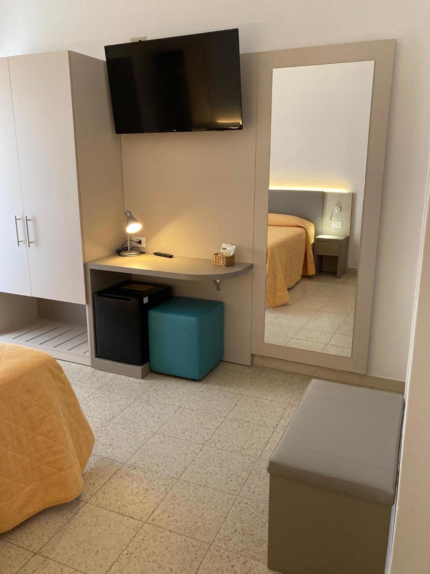 Hotel Giacomazzo Каорле Экстерьер фото