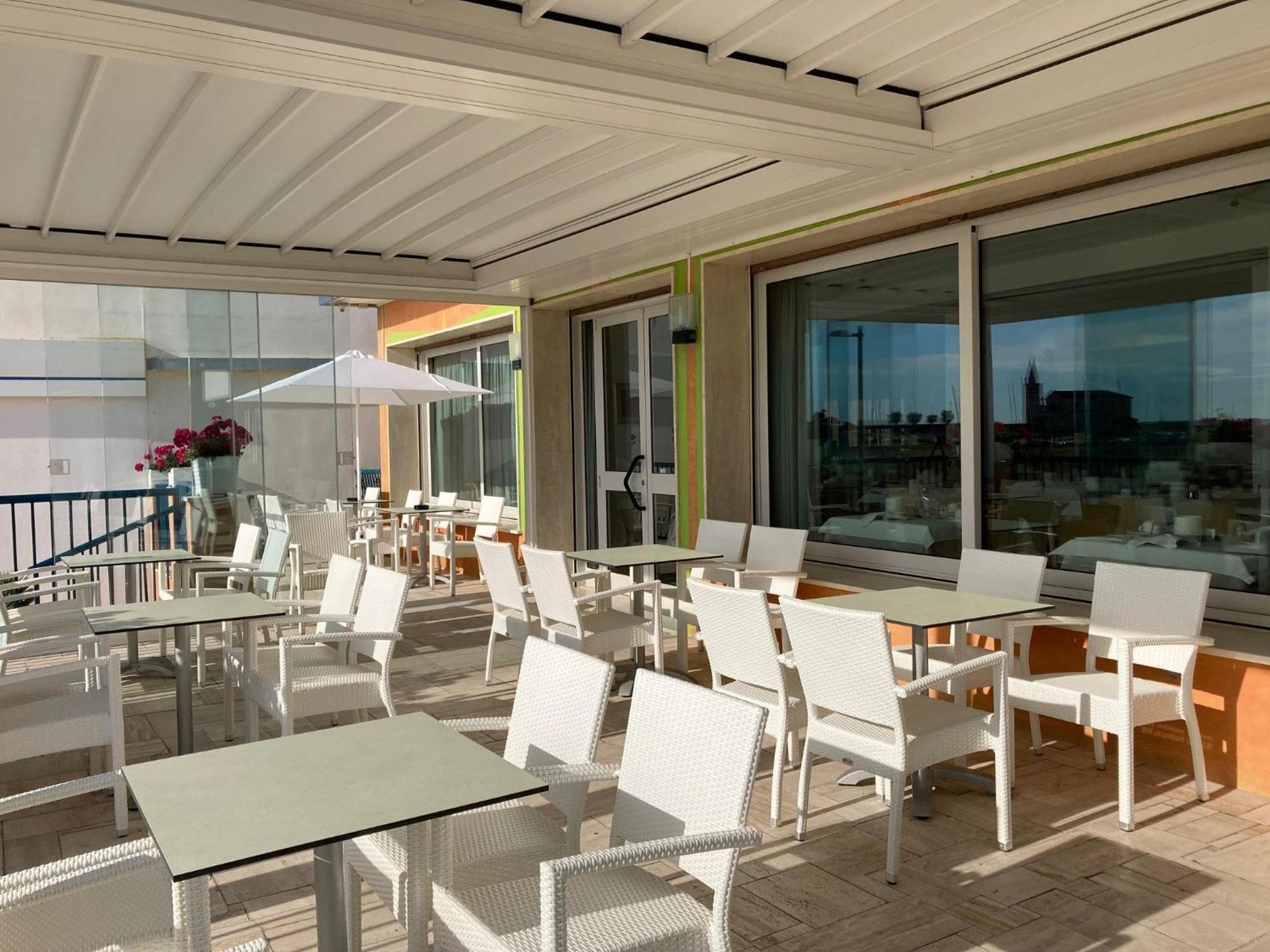 Hotel Giacomazzo Каорле Экстерьер фото
