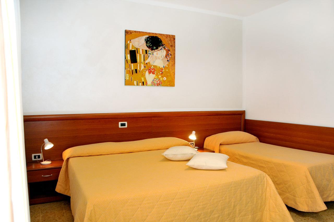 Hotel Giacomazzo Каорле Экстерьер фото