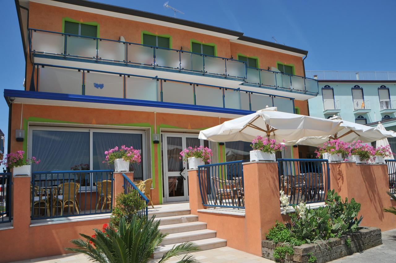 Hotel Giacomazzo Каорле Экстерьер фото