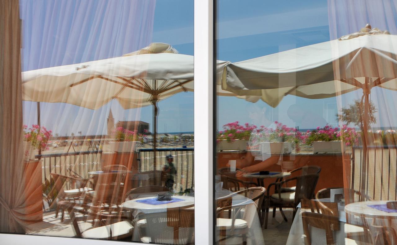 Hotel Giacomazzo Каорле Экстерьер фото